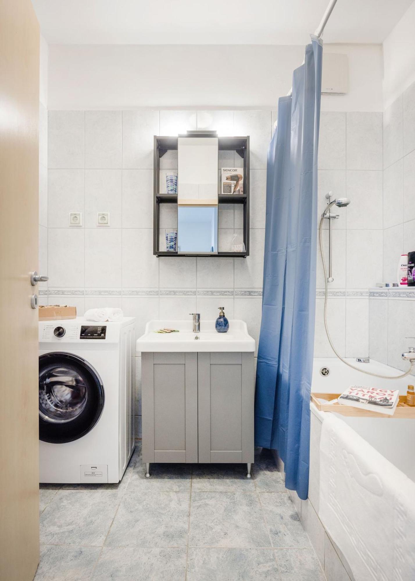 Modern Two-Bedroom Apartment With Free Parking بودابست المظهر الخارجي الصورة