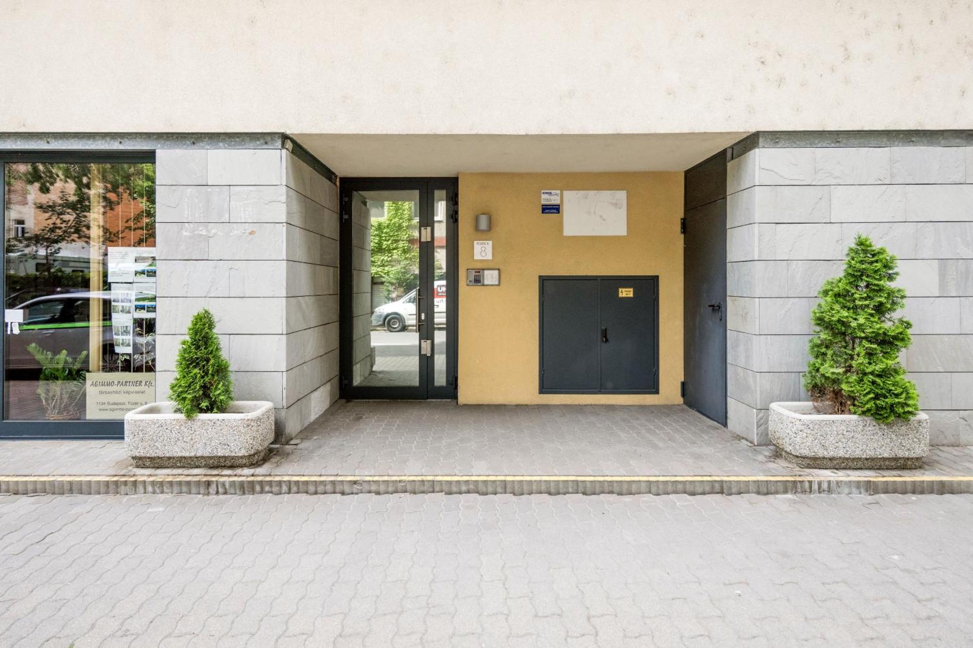 Modern Two-Bedroom Apartment With Free Parking بودابست المظهر الخارجي الصورة